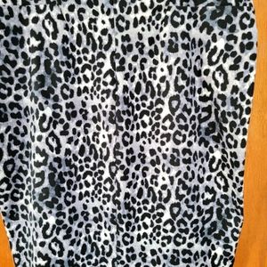 Adrienne Vittadini size 12 leopard print pencil skirt